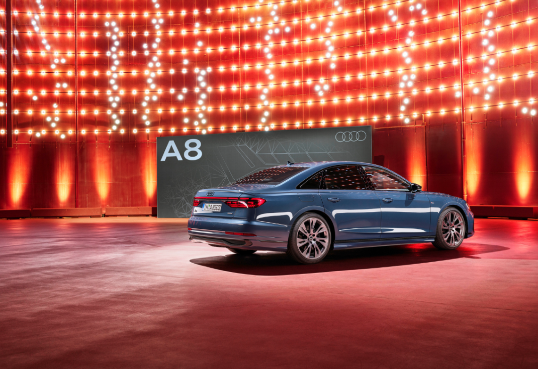 Audi A8 이미지 4