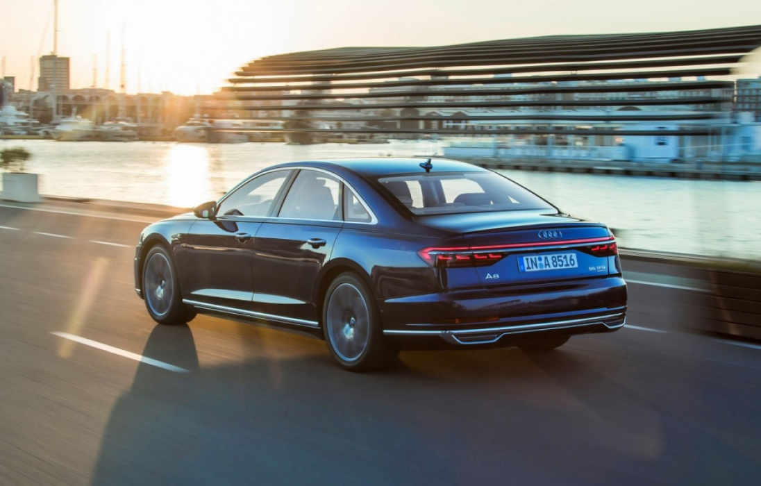 Audi A8 이미지 3