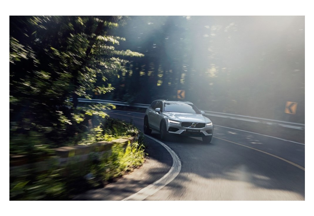 VOLVO V60 이미지 2